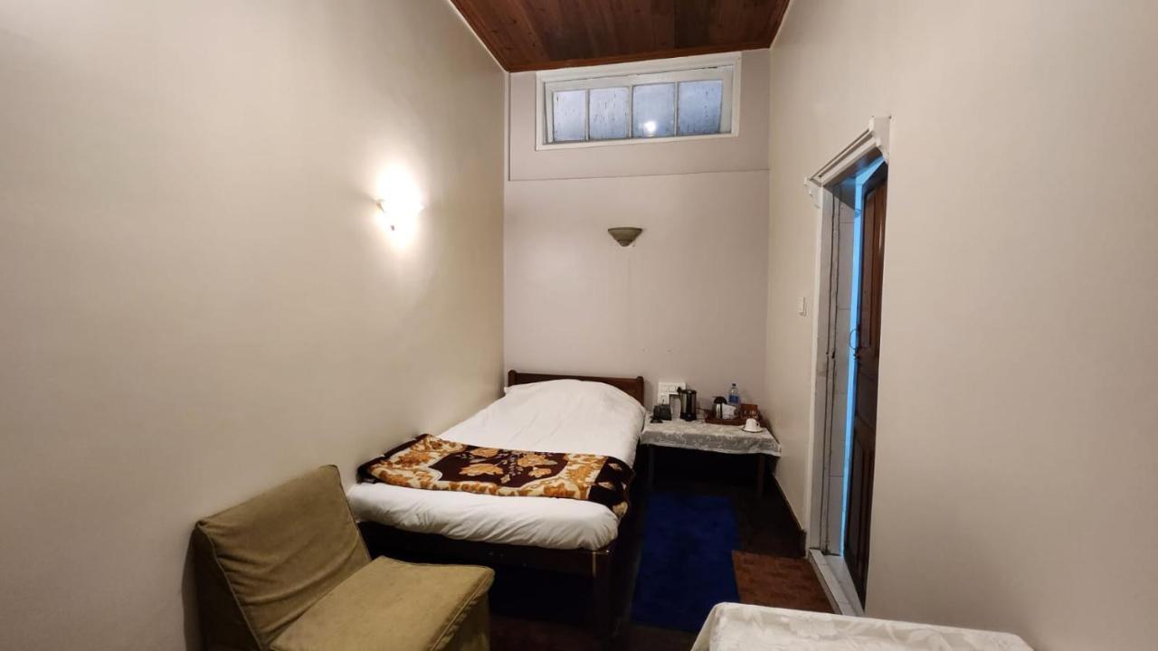 Ivanhoe Hotel Дарджилинг Экстерьер фото