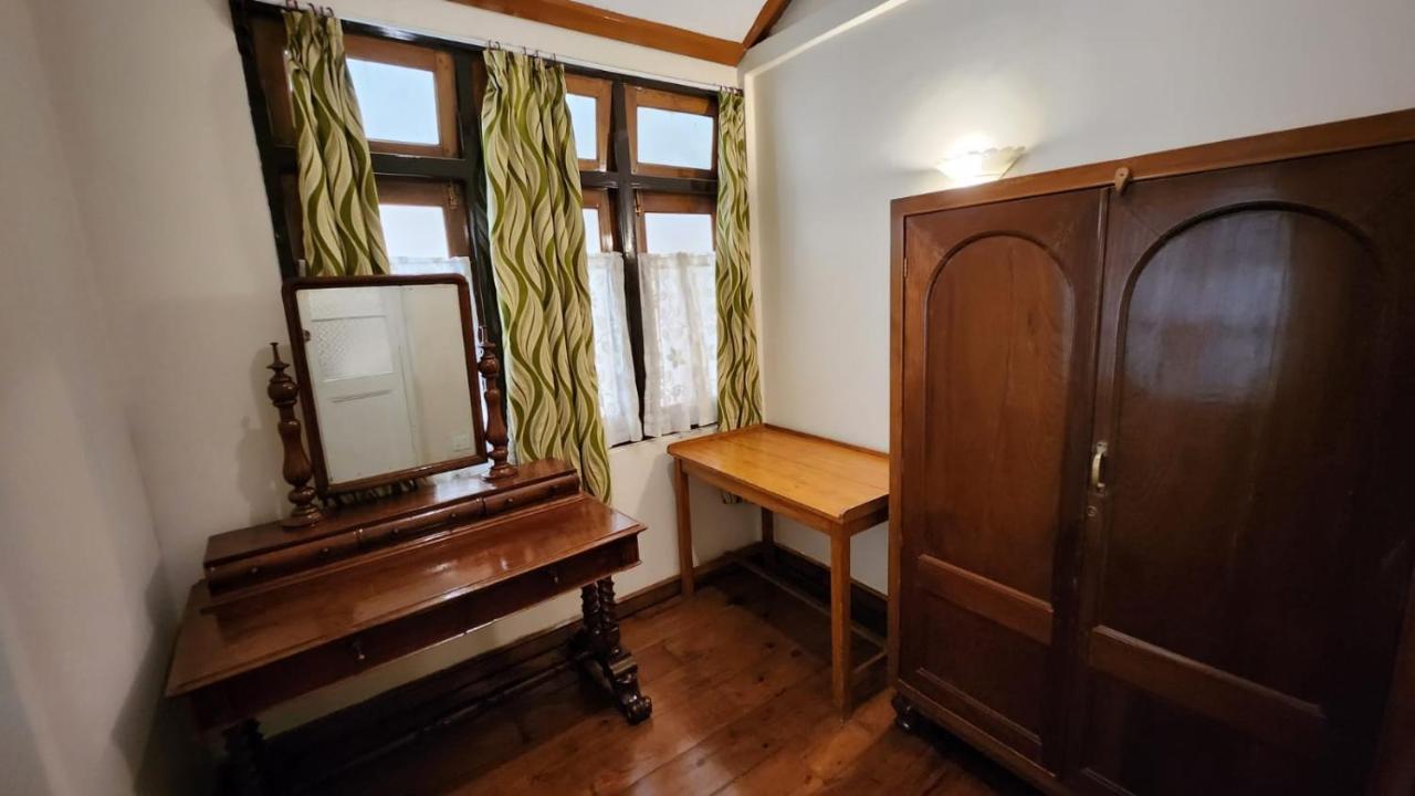 Ivanhoe Hotel Дарджилинг Экстерьер фото