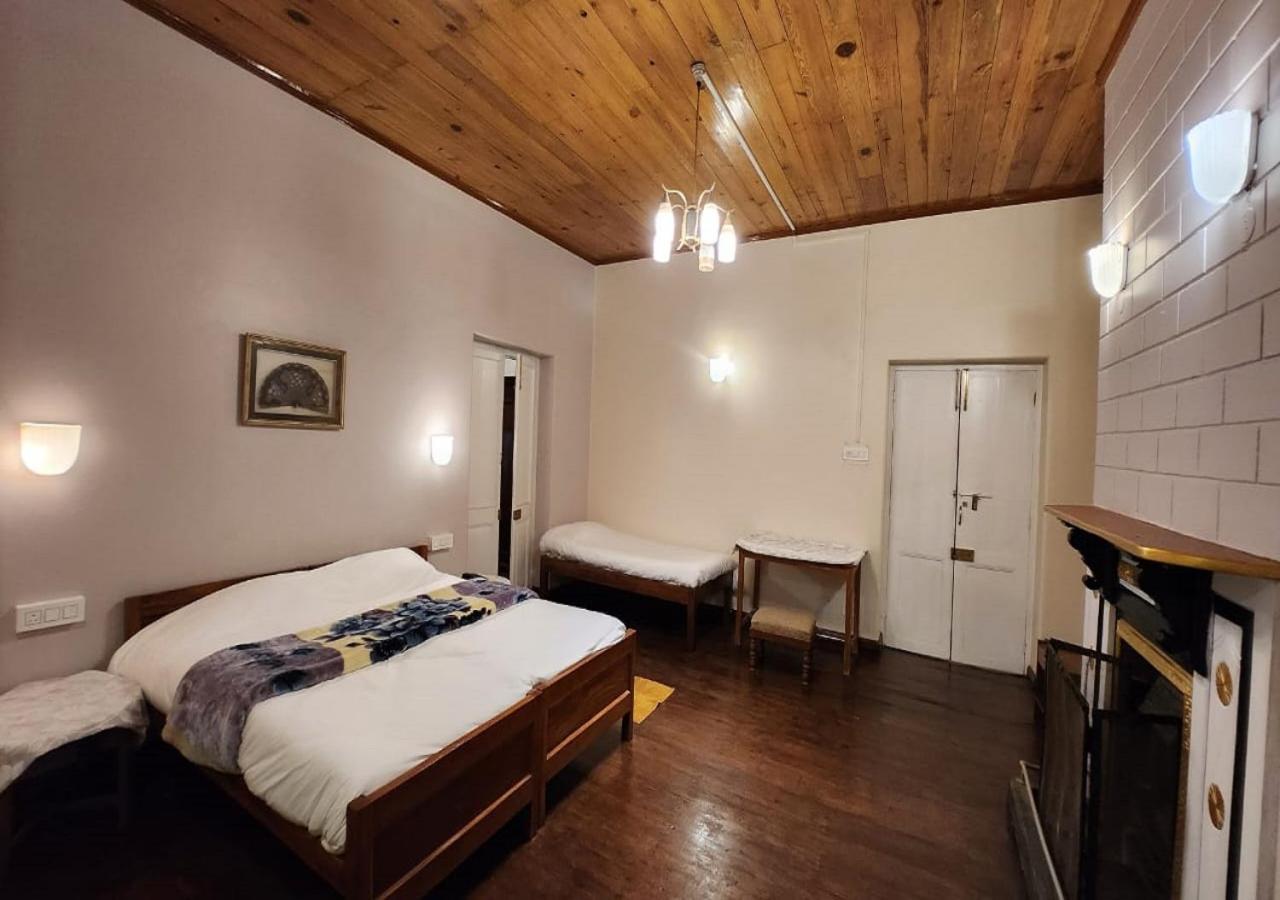 Ivanhoe Hotel Дарджилинг Экстерьер фото