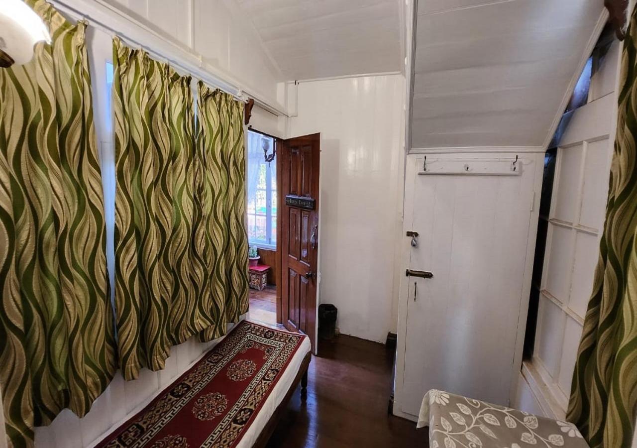 Ivanhoe Hotel Дарджилинг Экстерьер фото