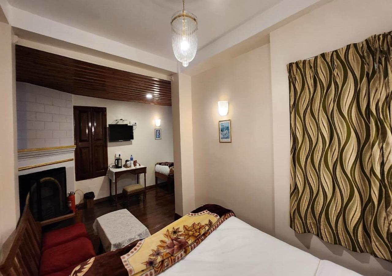 Ivanhoe Hotel Дарджилинг Экстерьер фото