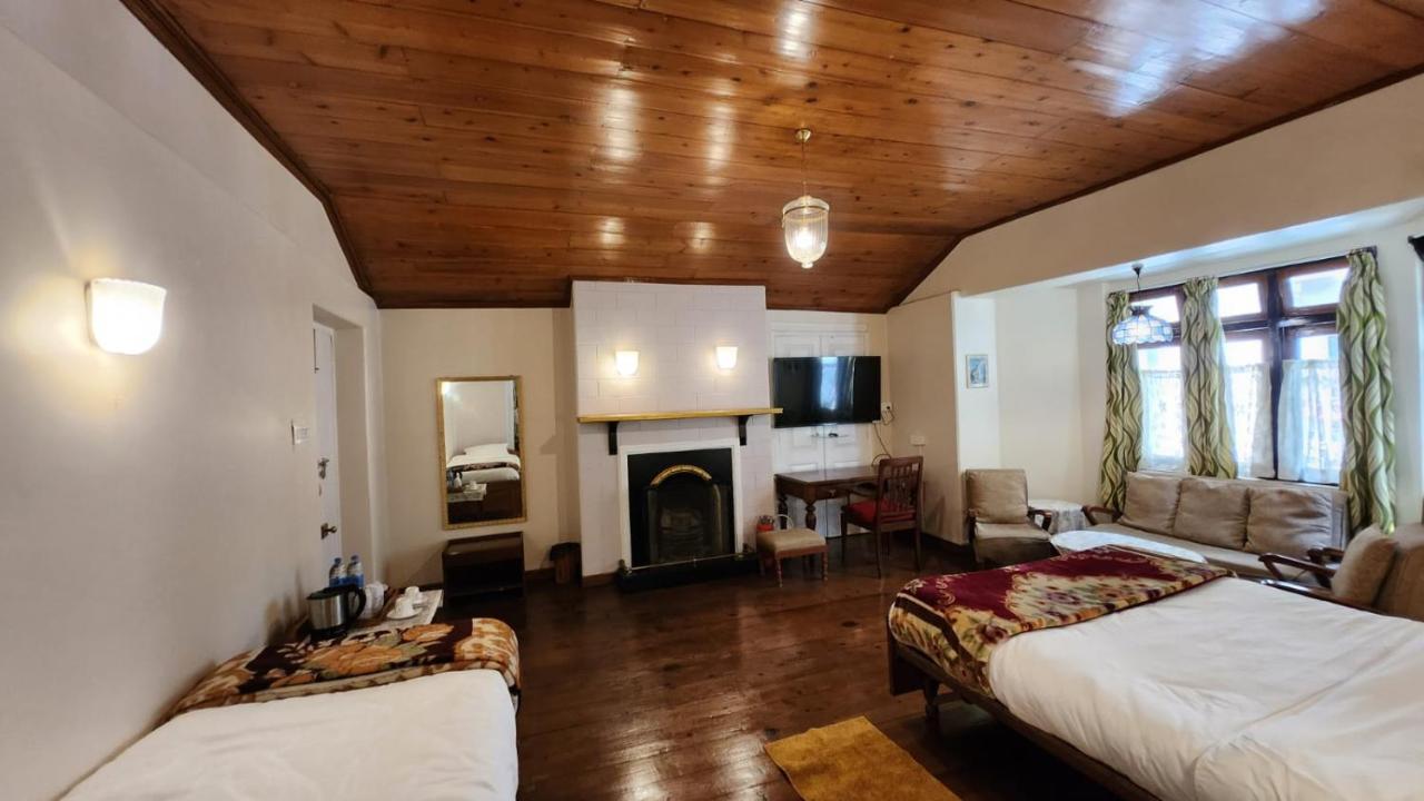 Ivanhoe Hotel Дарджилинг Экстерьер фото