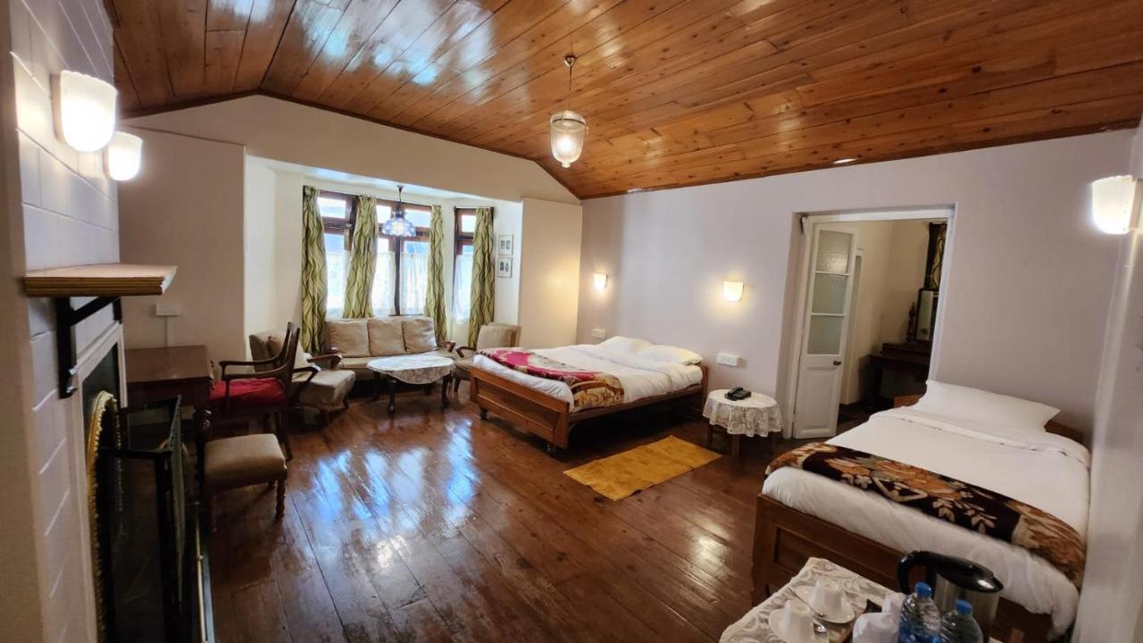 Ivanhoe Hotel Дарджилинг Экстерьер фото
