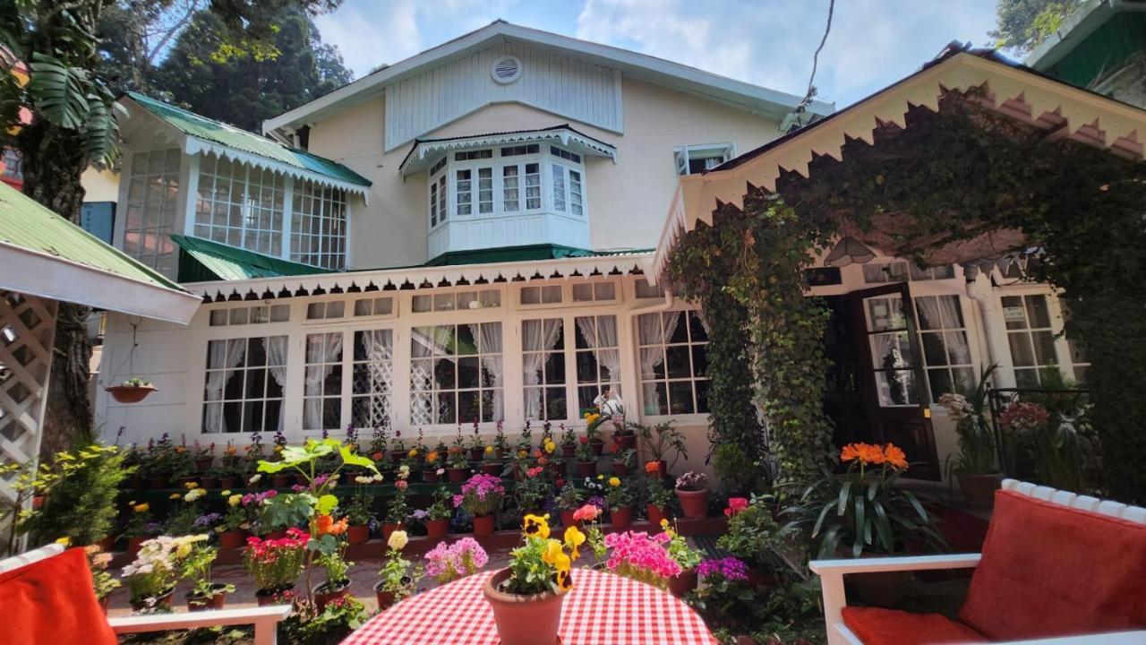 Ivanhoe Hotel Дарджилинг Экстерьер фото