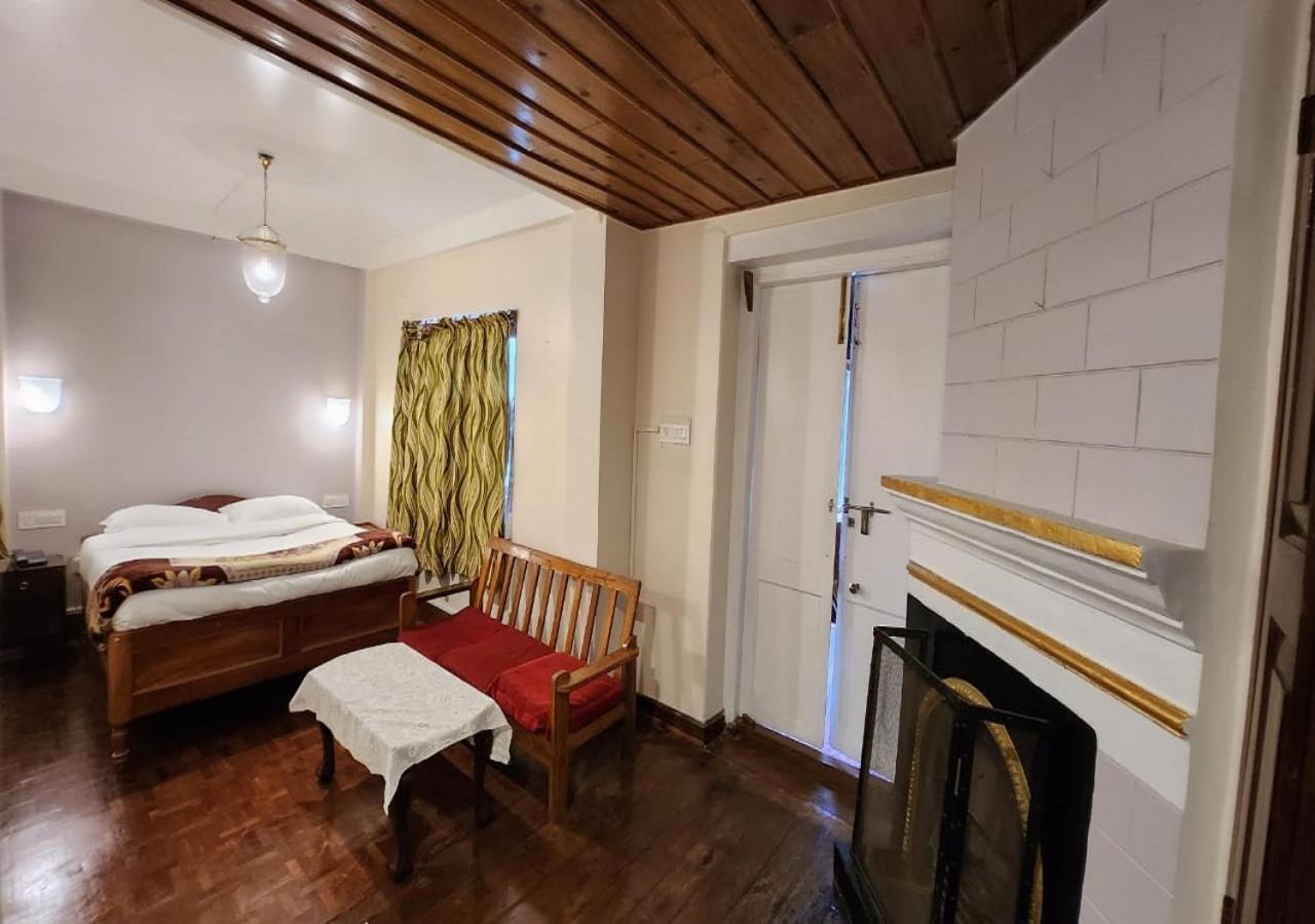 Ivanhoe Hotel Дарджилинг Экстерьер фото
