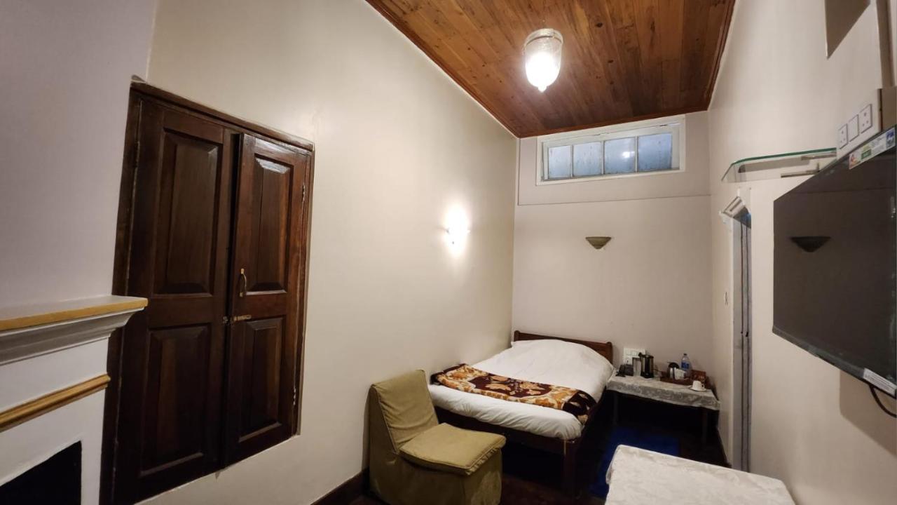 Ivanhoe Hotel Дарджилинг Экстерьер фото