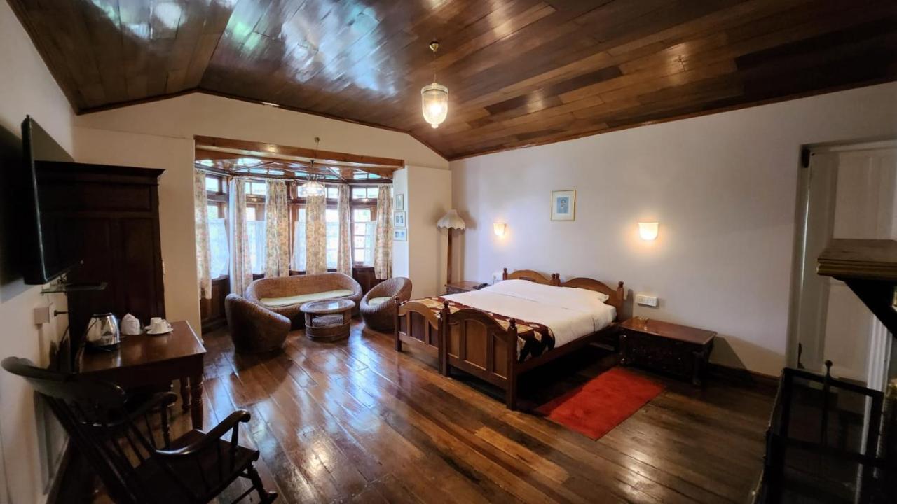 Ivanhoe Hotel Дарджилинг Экстерьер фото