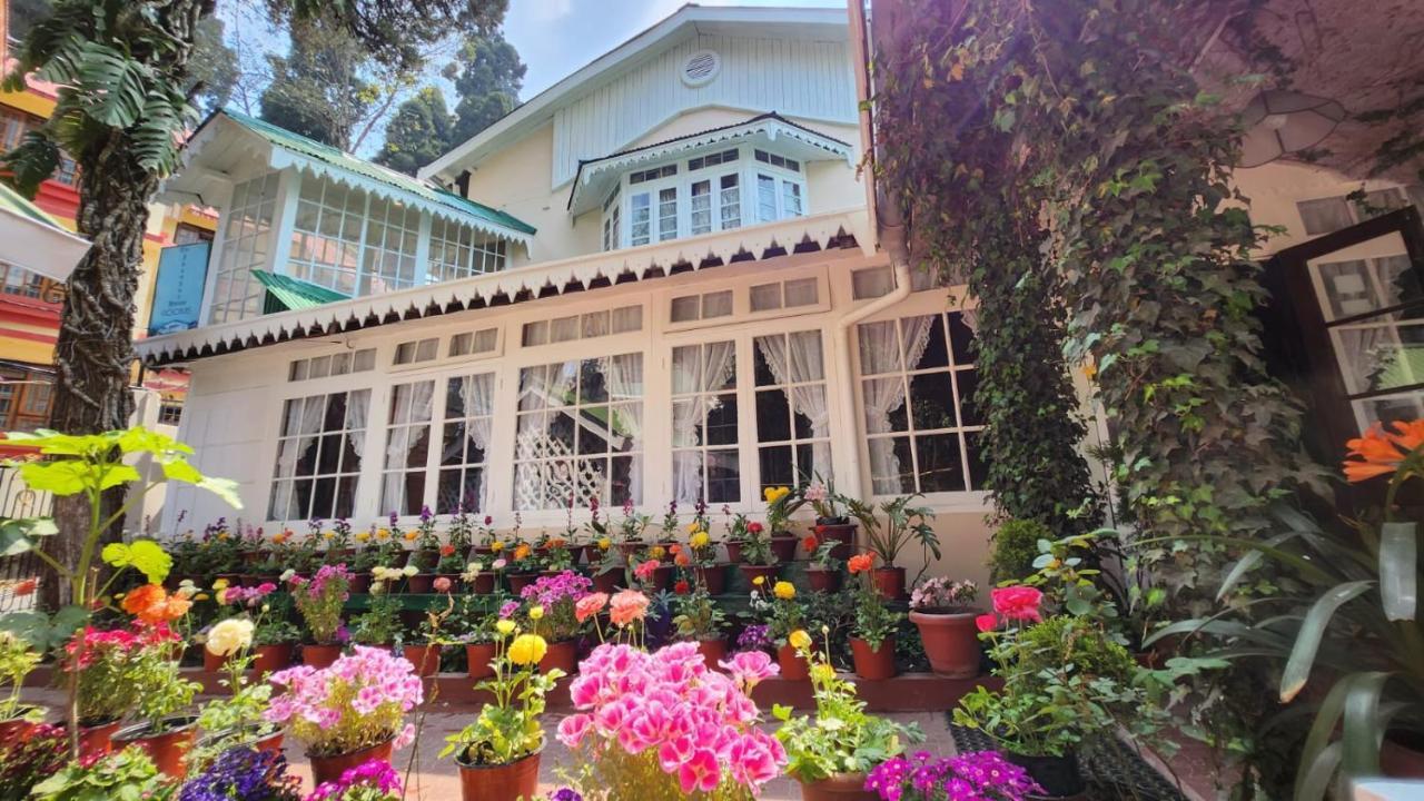 Ivanhoe Hotel Дарджилинг Экстерьер фото