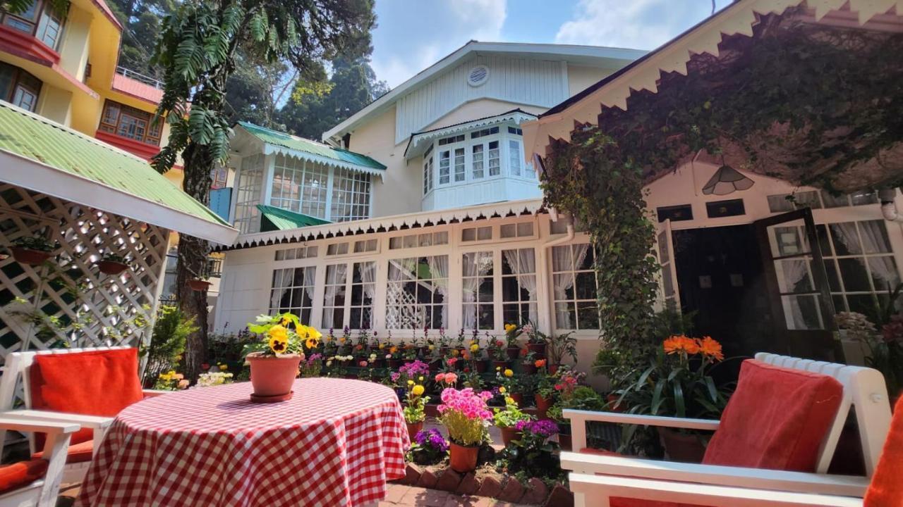 Ivanhoe Hotel Дарджилинг Экстерьер фото