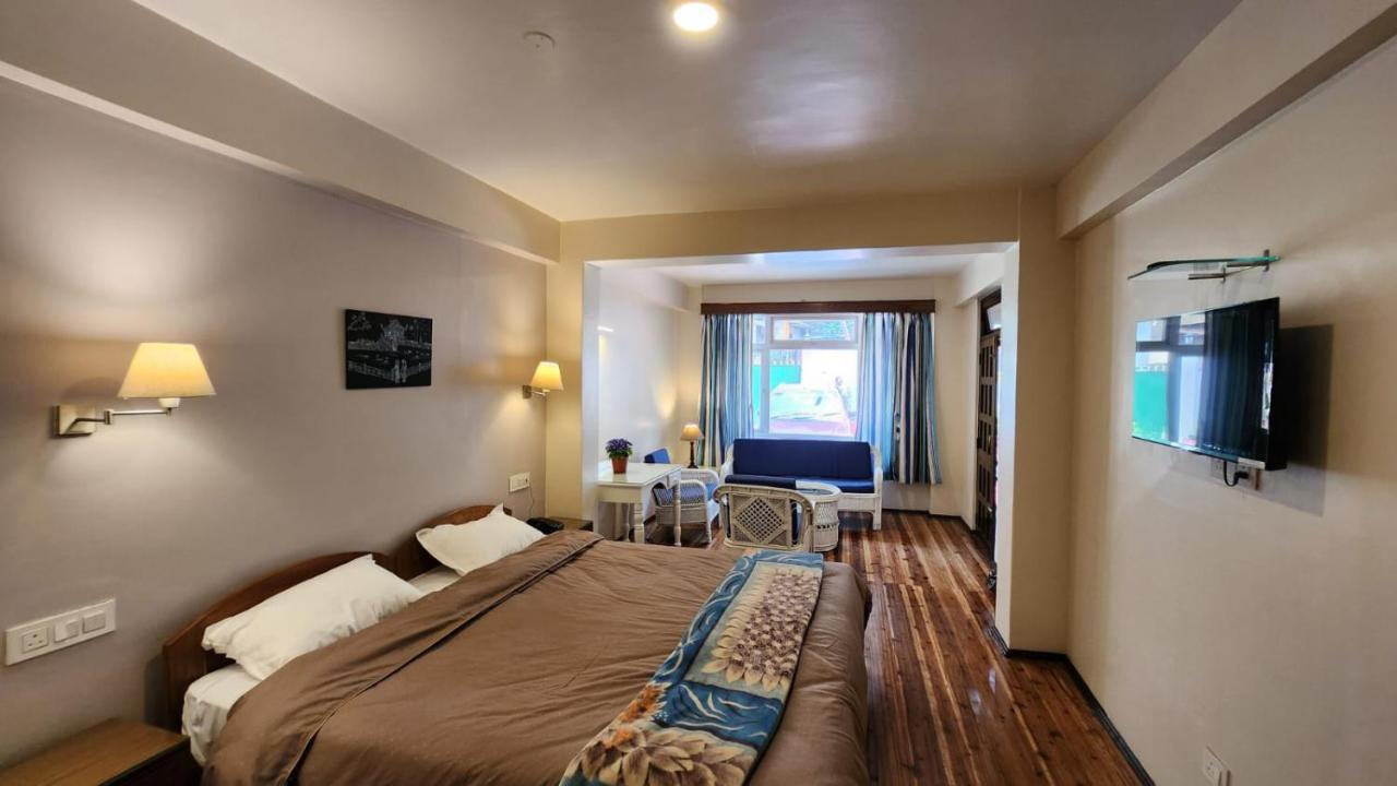 Ivanhoe Hotel Дарджилинг Экстерьер фото