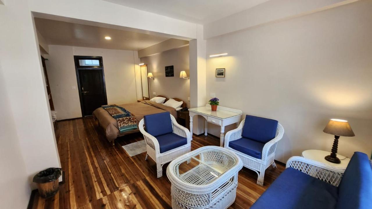 Ivanhoe Hotel Дарджилинг Экстерьер фото