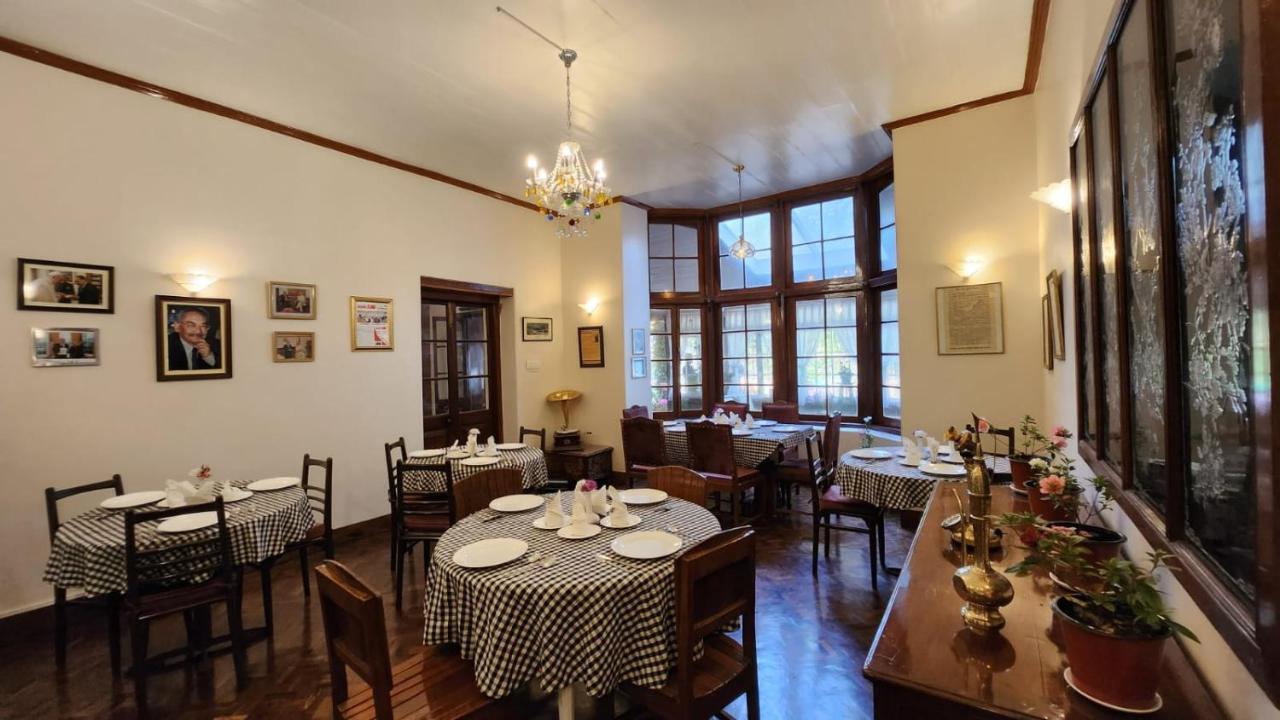 Ivanhoe Hotel Дарджилинг Экстерьер фото